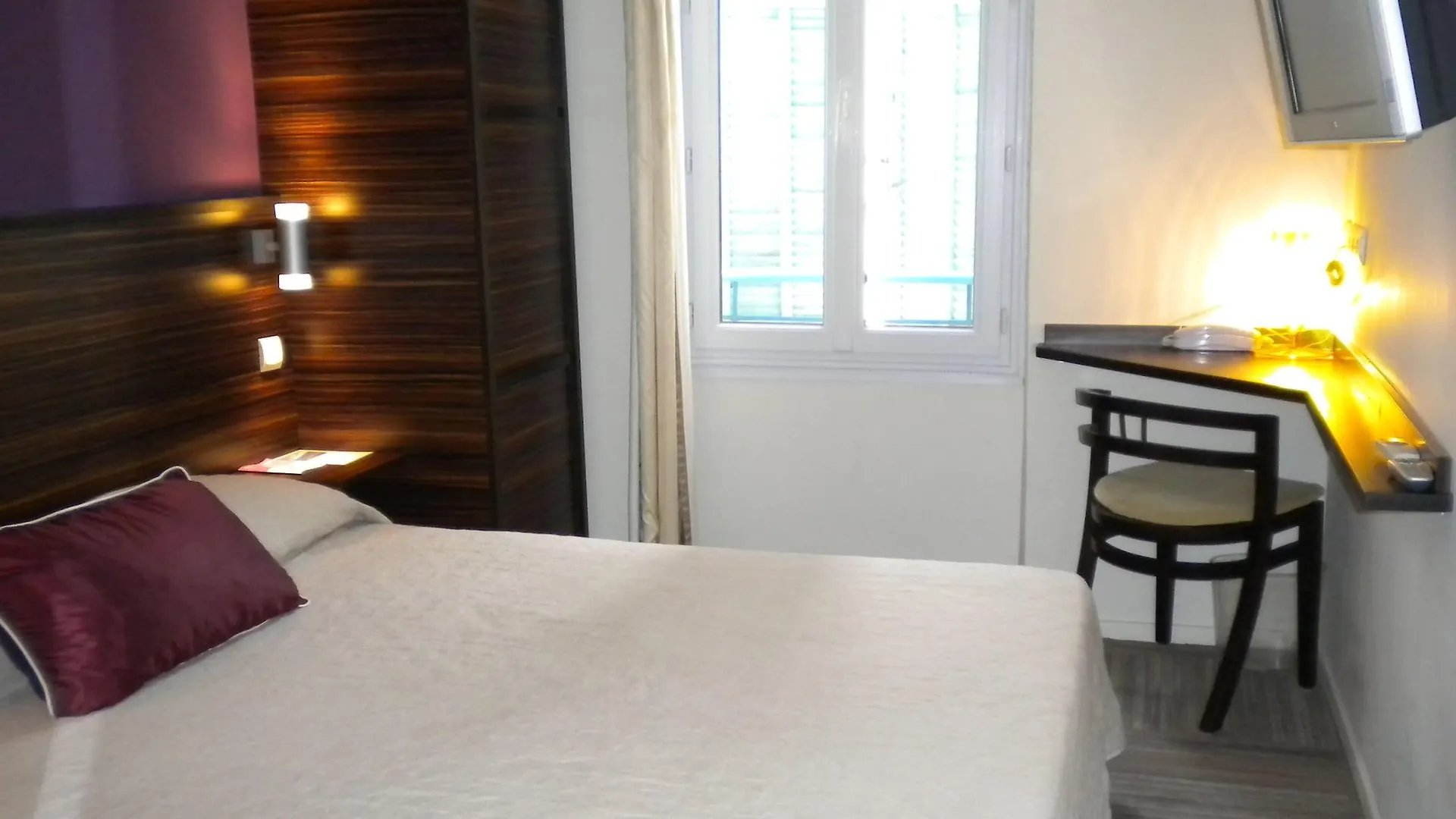 Hotel Le Mistral Cannes 3*,  France