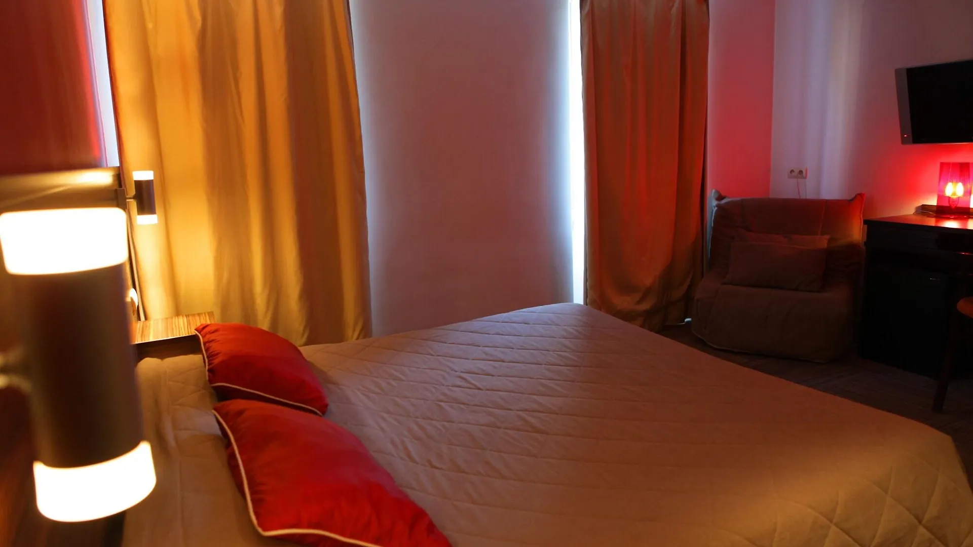 Hotel Le Mistral Cannes 3*,