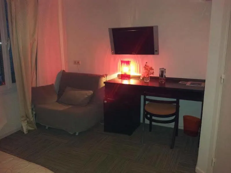 Hotel Le Mistral Cannes 3*,